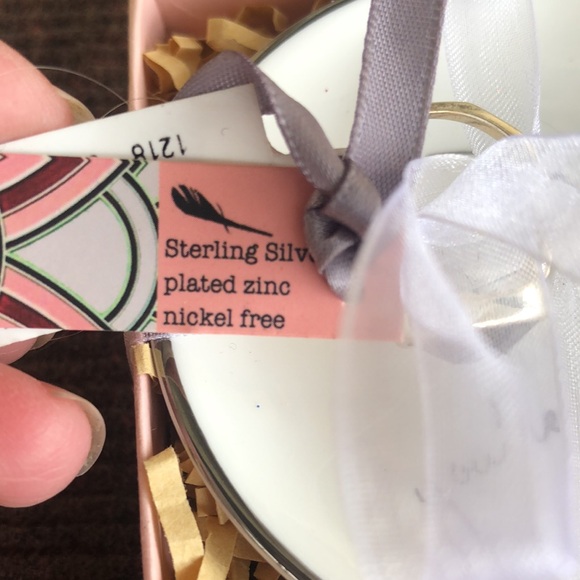 New Sterling Silver plated Zinc Ring in a gift box with a small plate! - Picture 3 of 11